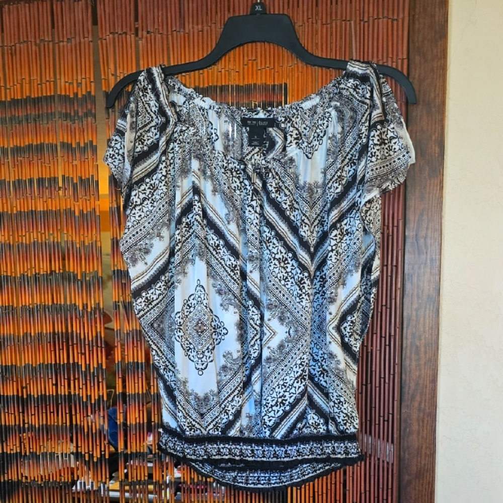 White House Black Market Graphic Flutter Sleeve Blouse